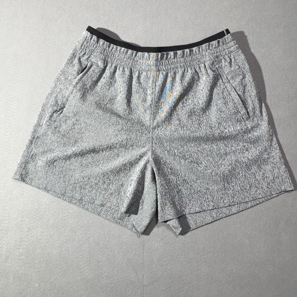 Athleta Shorts Womens 12 Gray Printed Running Gym Athletic Hiking Zip Pocket